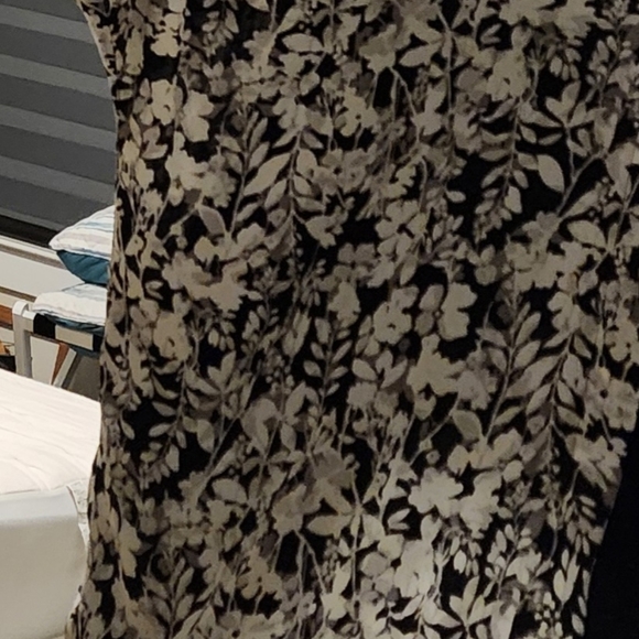 Black, gray and white open Wrap - Picture 6 of 9